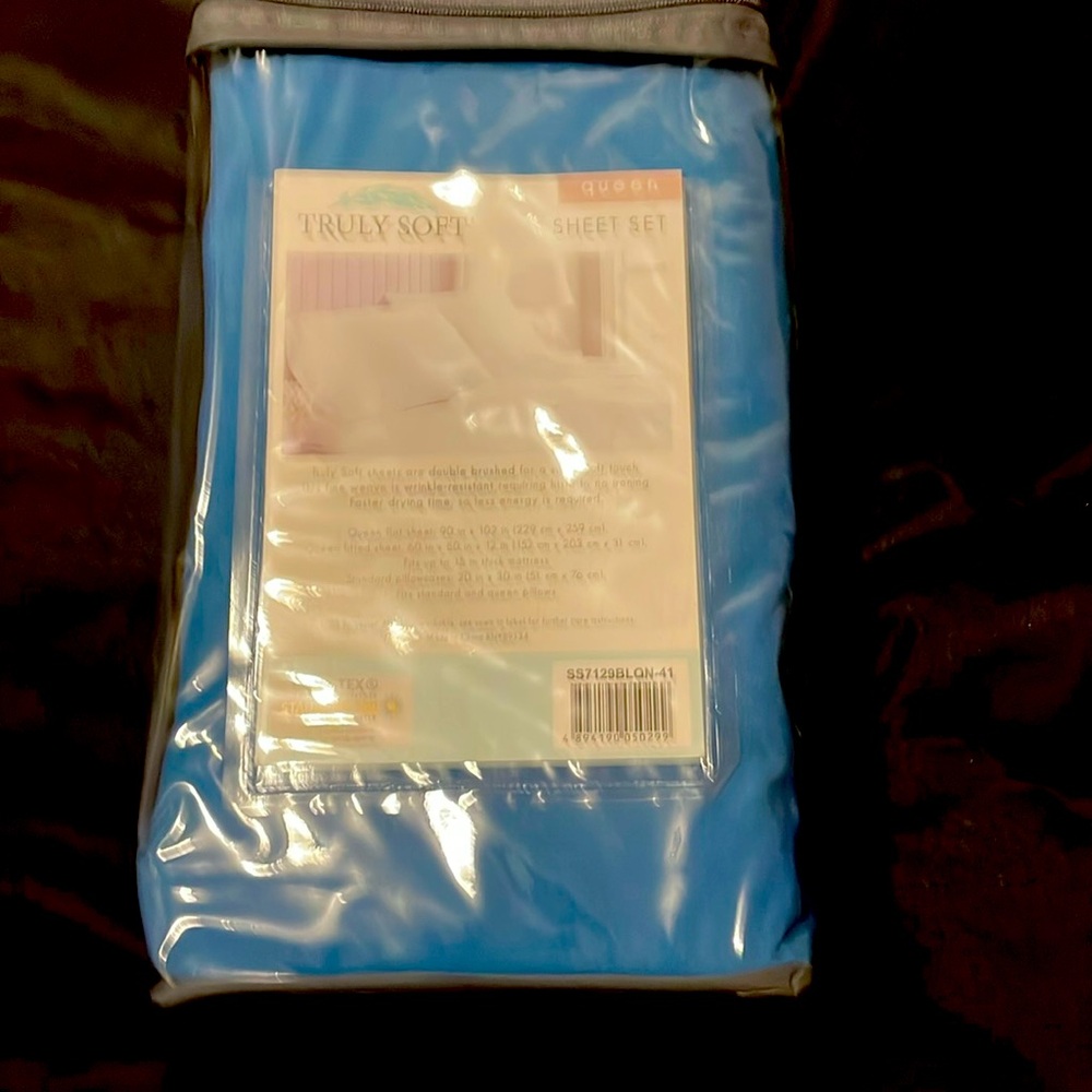 New Queen sheet set teal in color